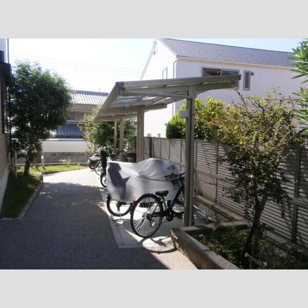 現地周辺 (駐輪場)