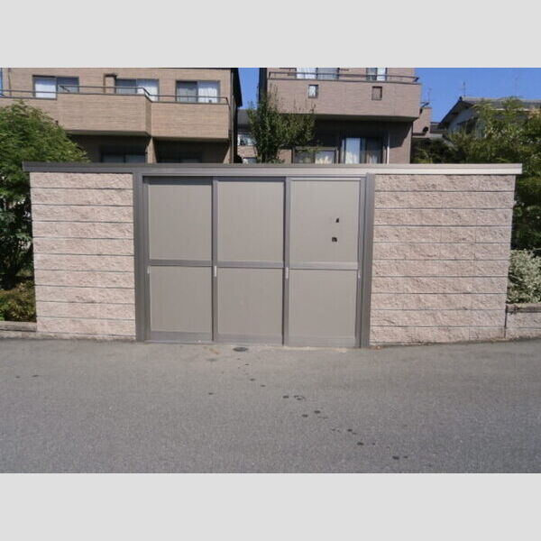 現地周辺 (ゴミ庫)