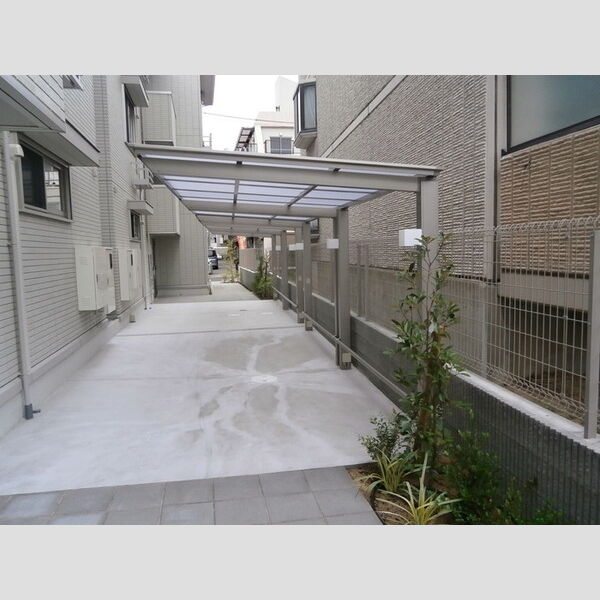 現地周辺 (駐輪場)