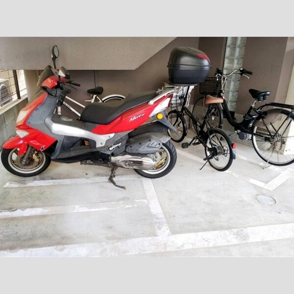 現地周辺 (駐輪場)