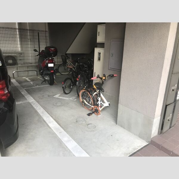 エントランス (自転車置き場)