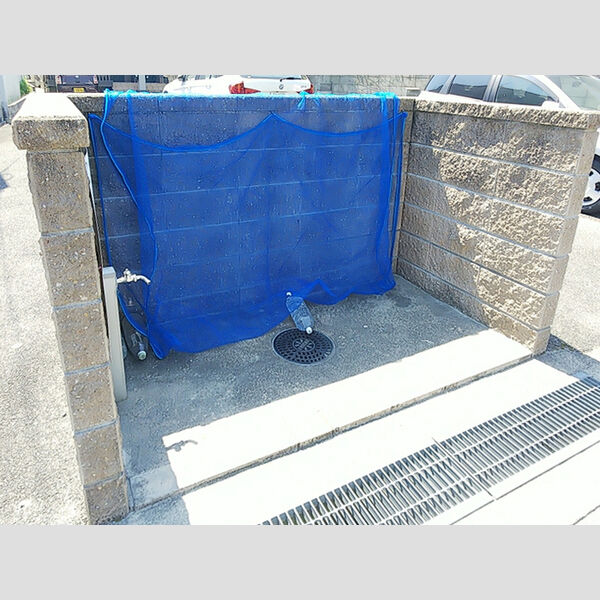 現地周辺 (ごみ置き場)