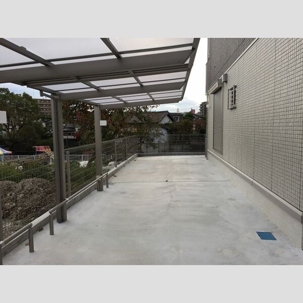 現地周辺 (駐輪場)