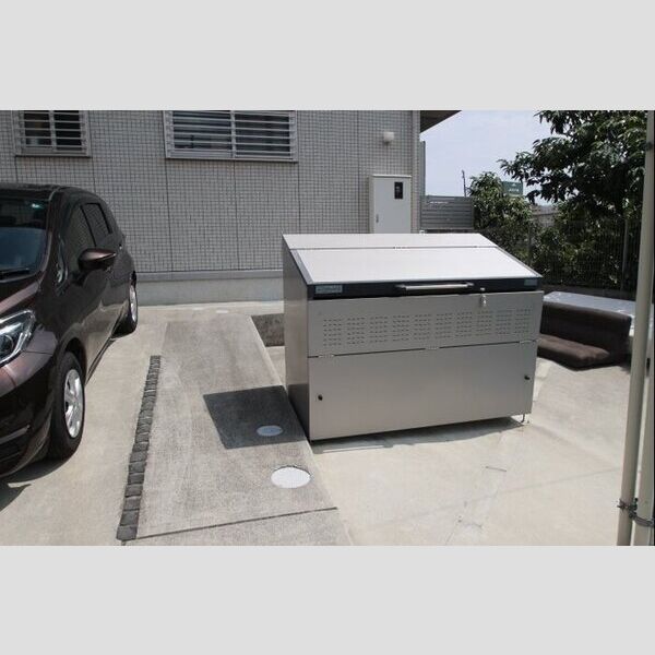 現地周辺 (ゴミ置場)