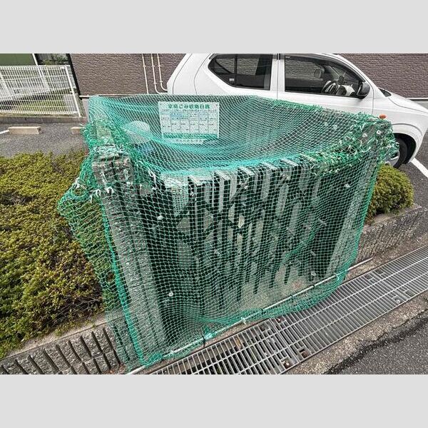 現地周辺 (ゴミ置場)