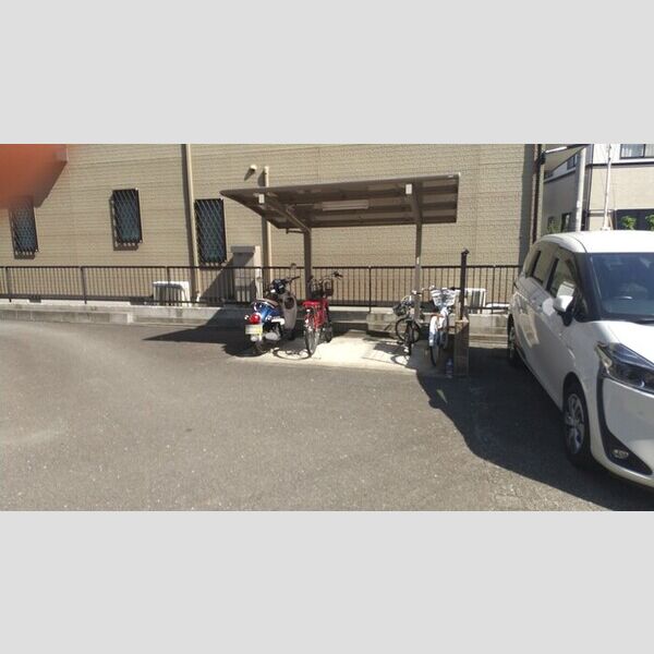 現地周辺 (駐輪場)