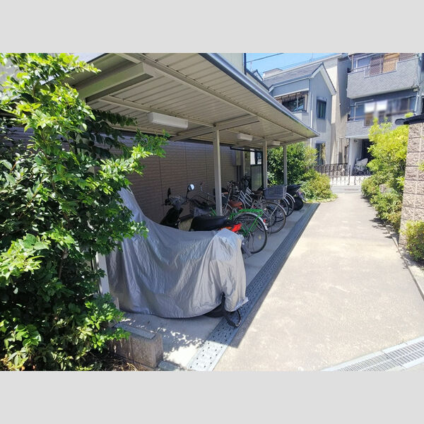 現地周辺 (駐輪場)