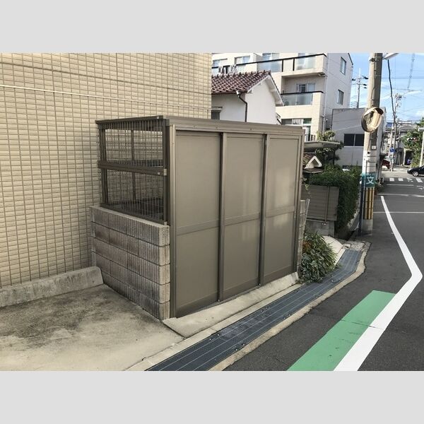 現地周辺 (ゴミボックス)