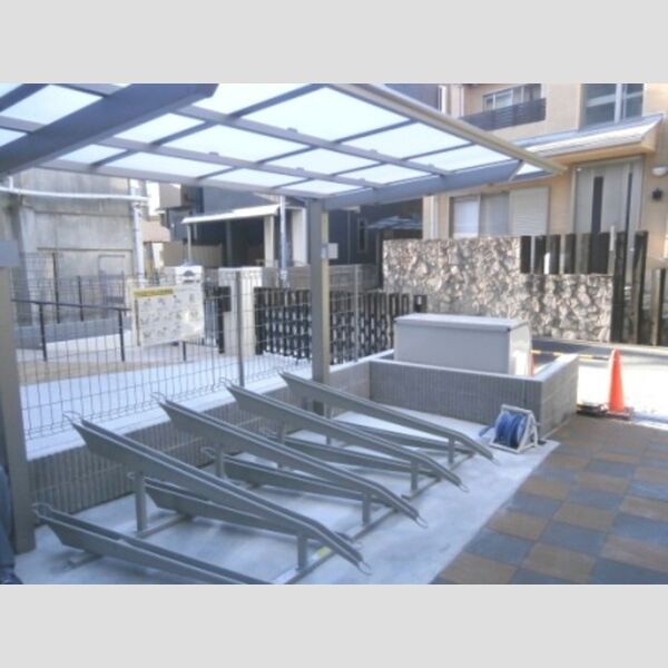 現地周辺 (駐輪場)