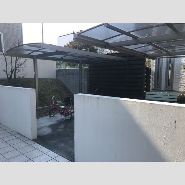 現地周辺 (駐輪場)