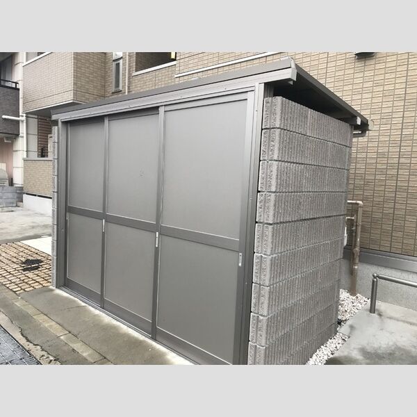 エントランス (ゴミ置き場)