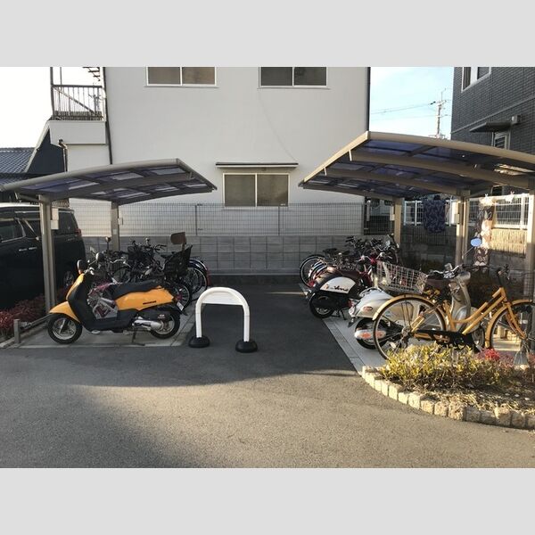 現地周辺 (駐輪場)