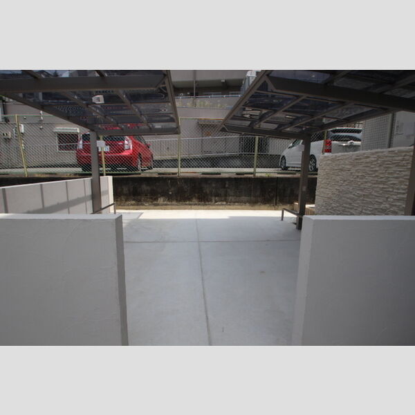 現地周辺 (駐輪場)