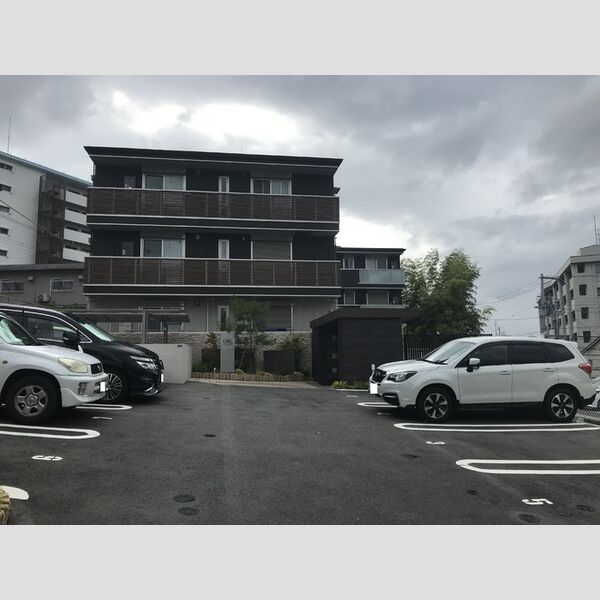 エントランス (駐車場)