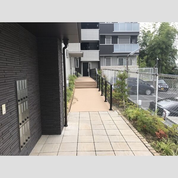 駐車場 (共用廊下)