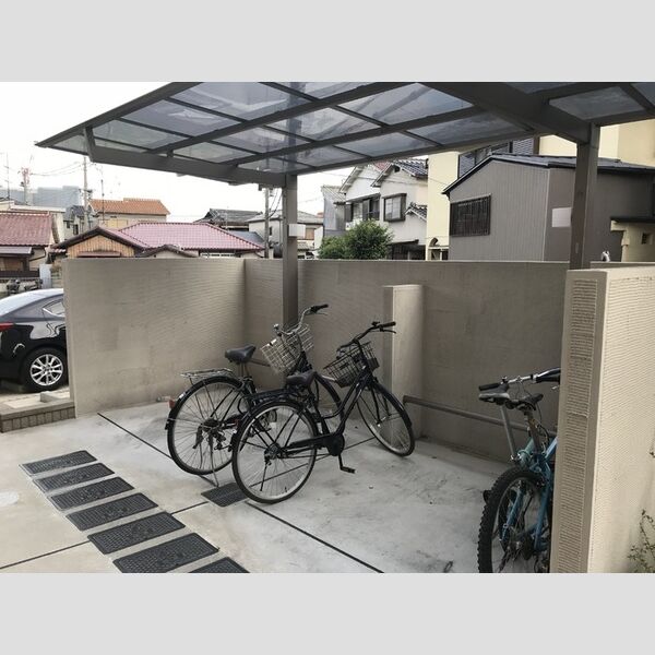 現地周辺 (駐輪場)