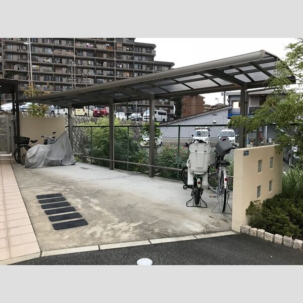 エントランス (駐輪場)
