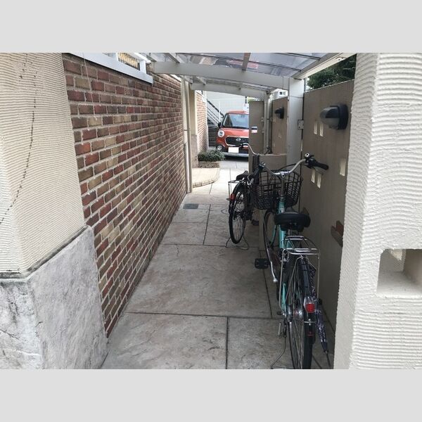 エントランス (駐輪場)
