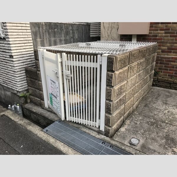 駐車場 (ゴミ捨て場)