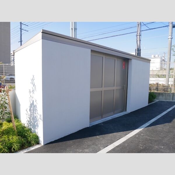 現地周辺 (ゴミ庫)