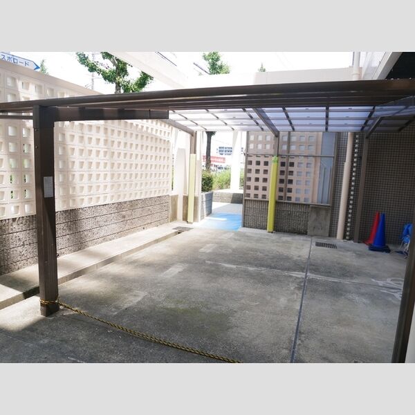 現地周辺 (駐輪場)