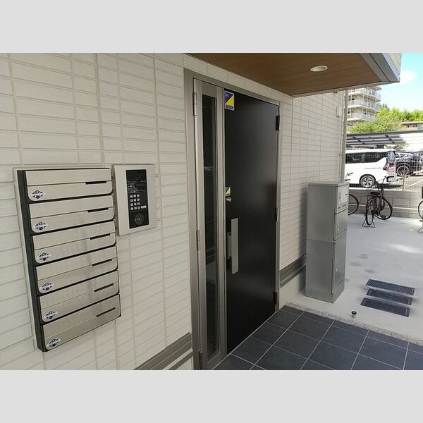 エントランス (エントランス)