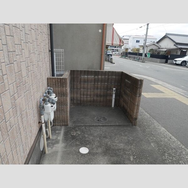 現地周辺 (入居者様専用ゴミ置き場)