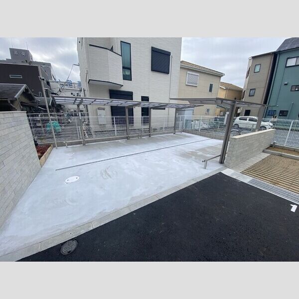 現地周辺 (駐輪場)