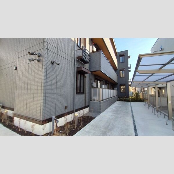 現地周辺 (駐輪場)