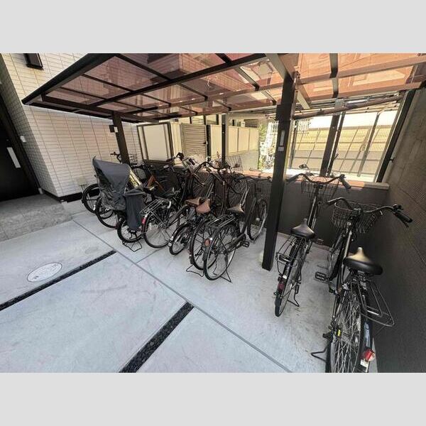 現地周辺 (駐輪場)