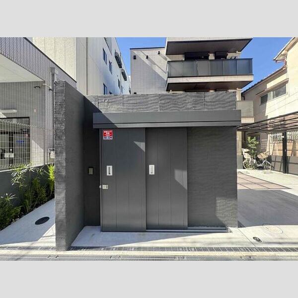 現地周辺 (ゴミストッカー)