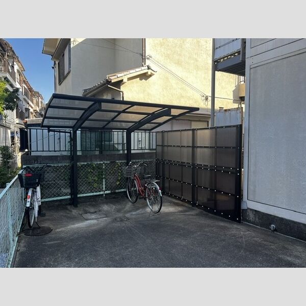 現地周辺 (駐輪場)