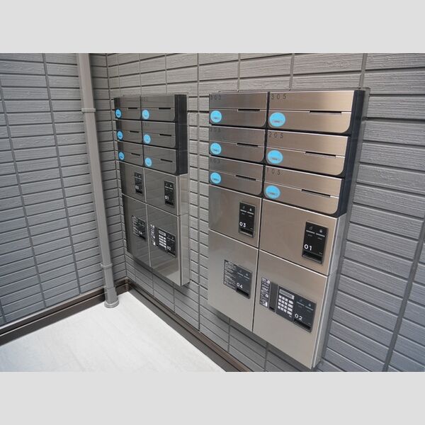 現地周辺 (宅配BOX・集合ポスト)