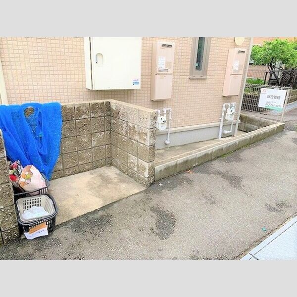 現地周辺 (ゴミ置場)