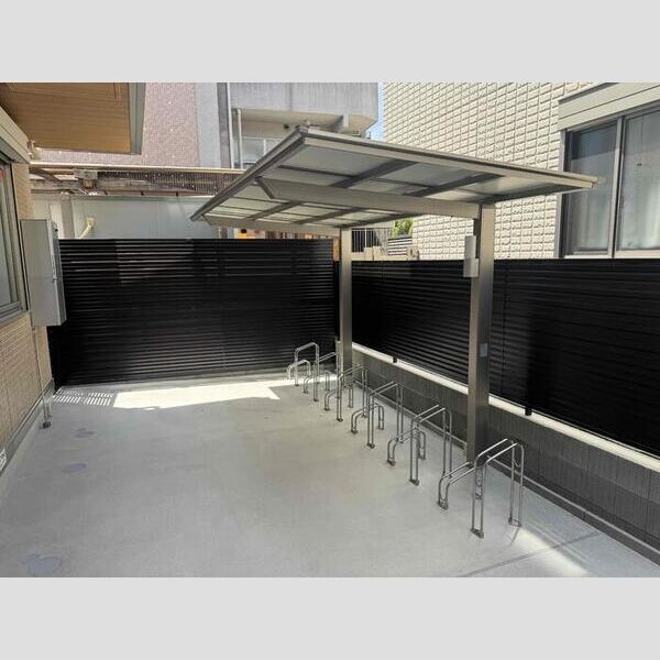 現地周辺 (駐輪場)