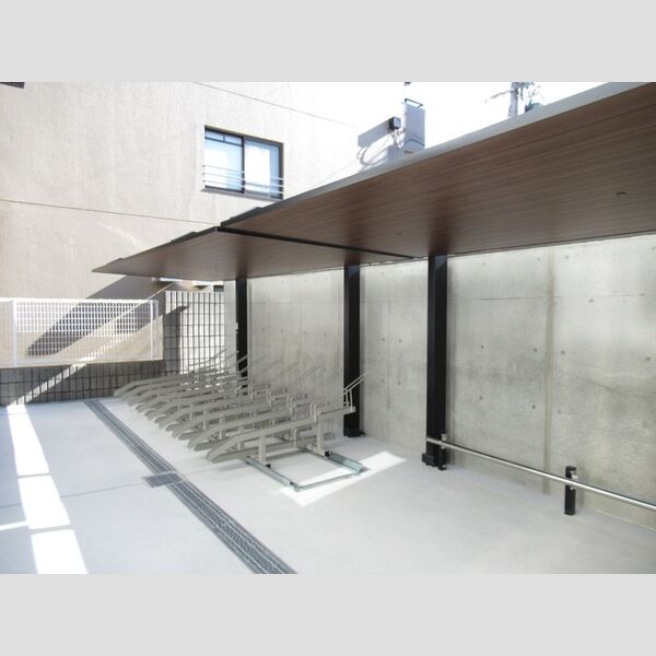 現地周辺 (駐輪場)