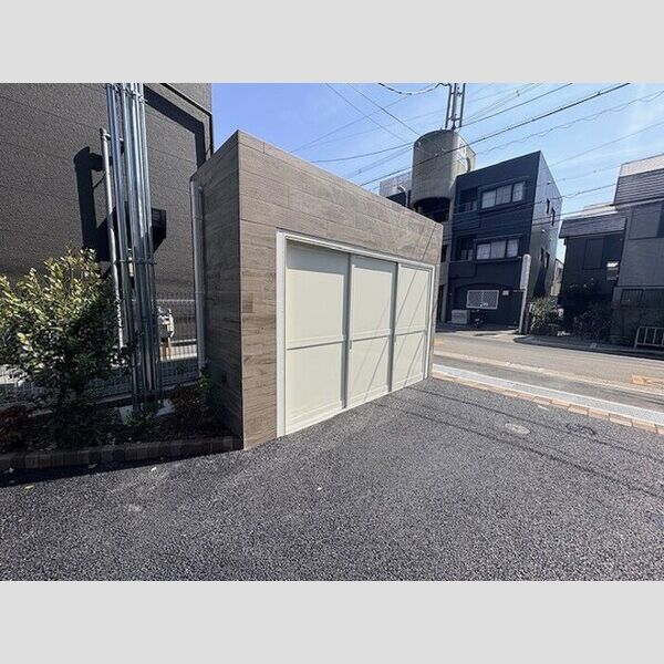 現地周辺 (ゴミ置場)
