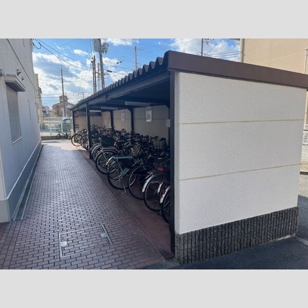 現地周辺 (駐輪場)