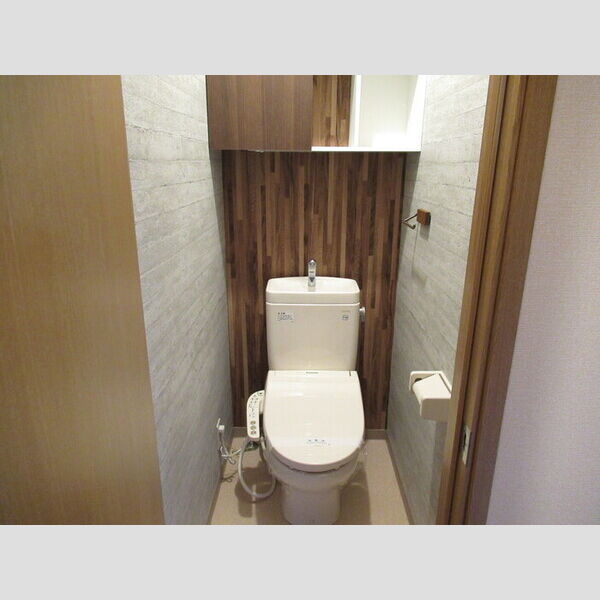 トイレ (トイレ)
