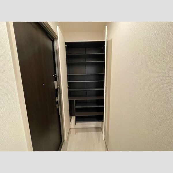 玄関 (シューズクローク)
