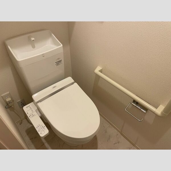 トイレ (温水洗浄暖房便座)