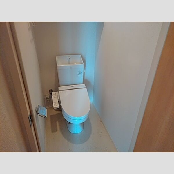 トイレ (トイレ)
