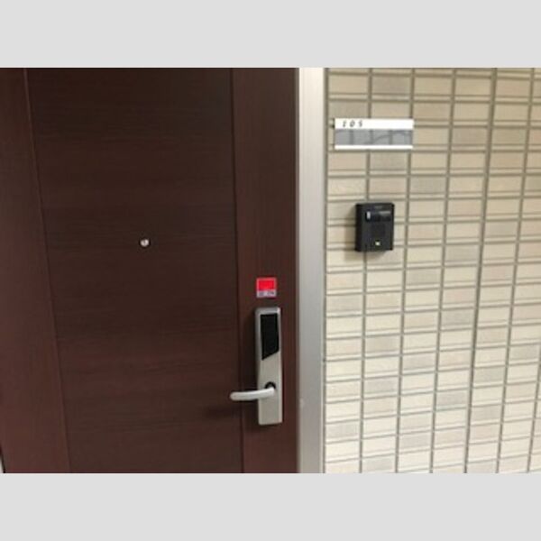 居室・リビング (玄関扉)