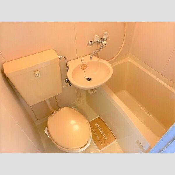 トイレ (トイレ)