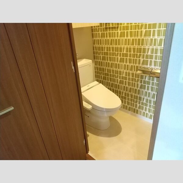 トイレ (トイレ)