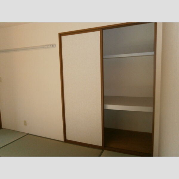 その他 (和室　押入れ)
