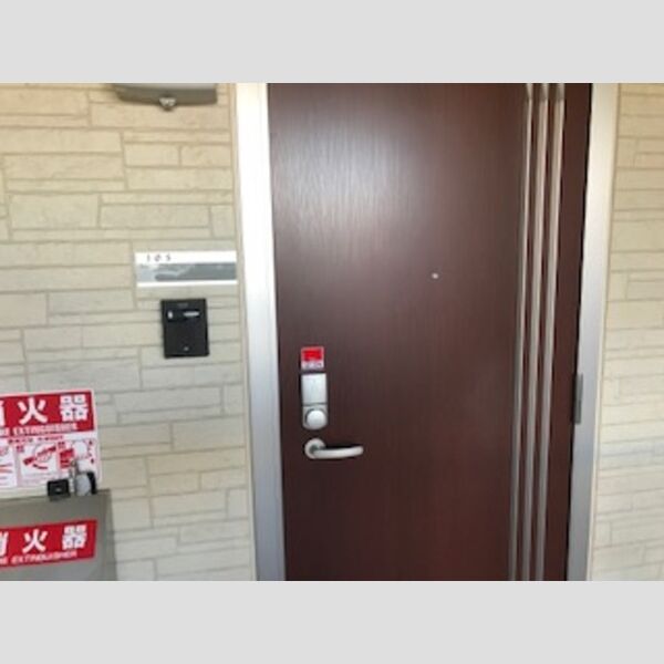 居室・リビング (305号室)