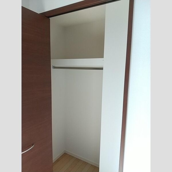 その他 (洋室5帖 収納)