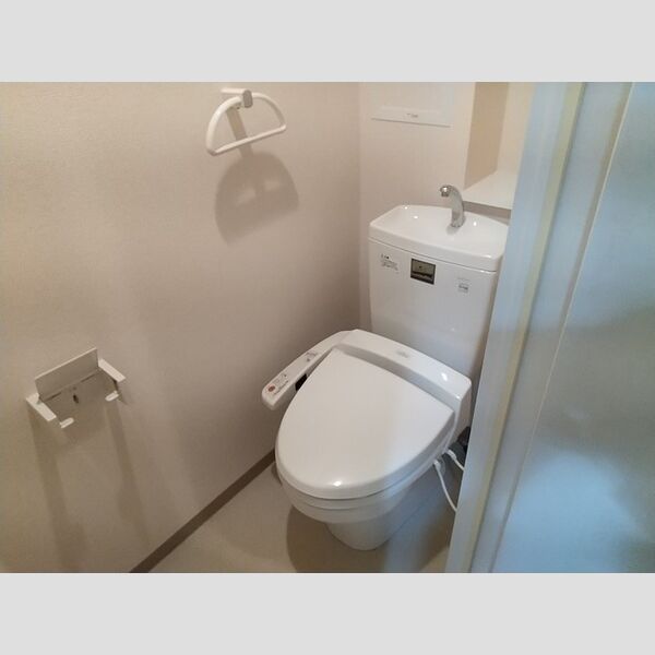 トイレ (温水洗浄暖房便座)