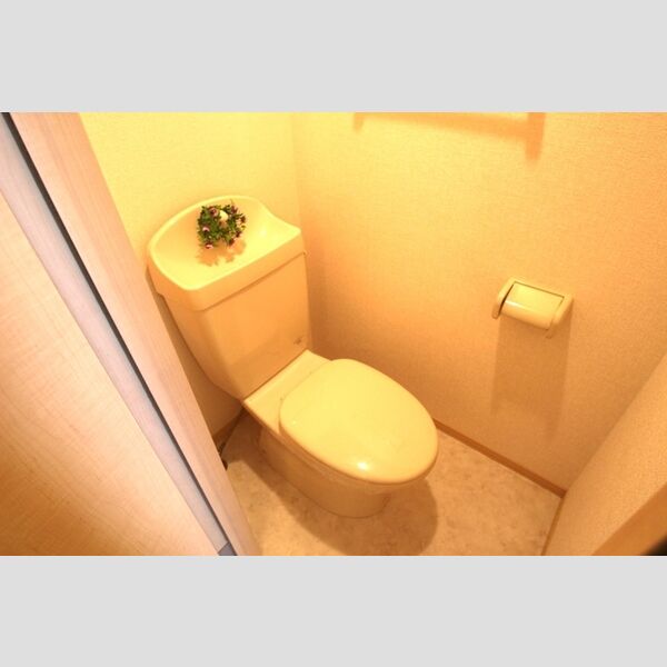 トイレ (トイレ)